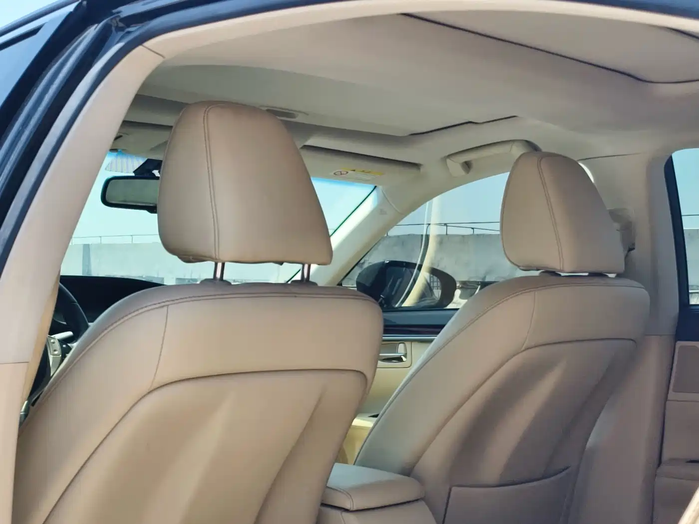 Photo 22 - Lexus ES