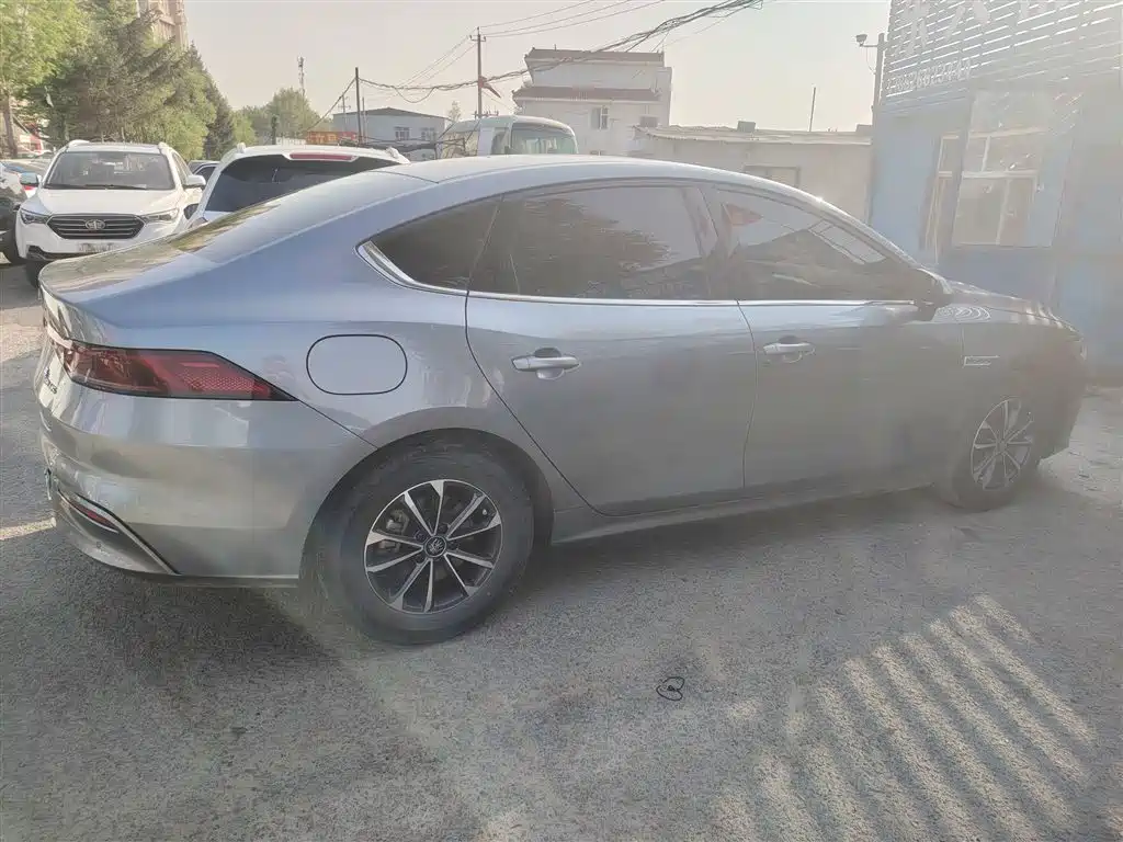 BYD Qin PLUS 2024 Glory Edition DM-i 55KM Leading фото 24
