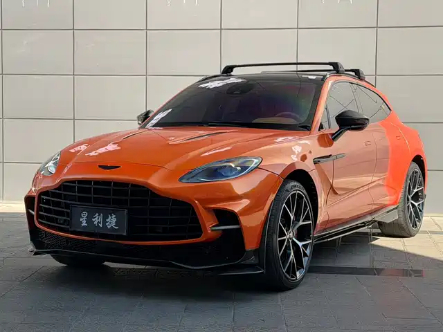 ASTON MARTIN DBX