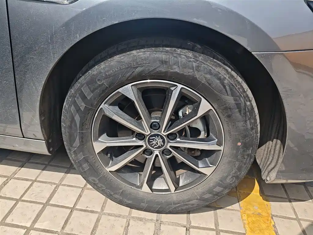 BYD Qin PLUS 2021 DM-i 55KM Premium фото 26