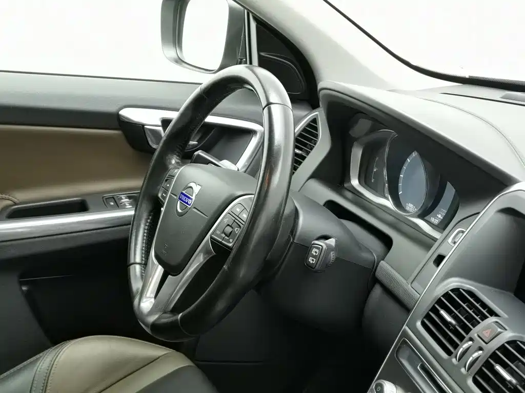 Фото 22 - Volvo XC60