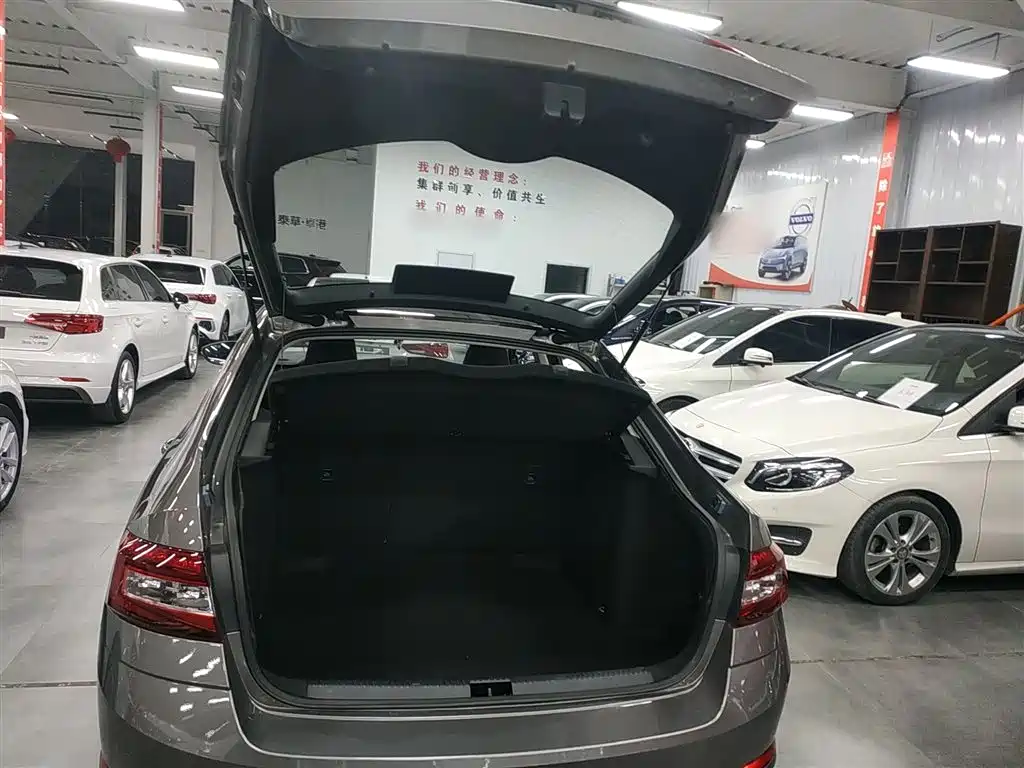 Škoda Octavia 2018 TSI280 DSG Flagship Edition фото 9