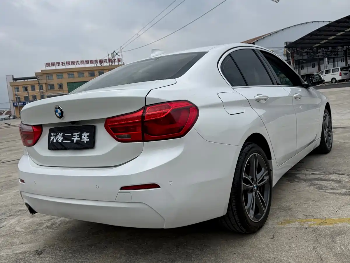 BMW 1 Series 2019 118i Fashion Edition фото 12
