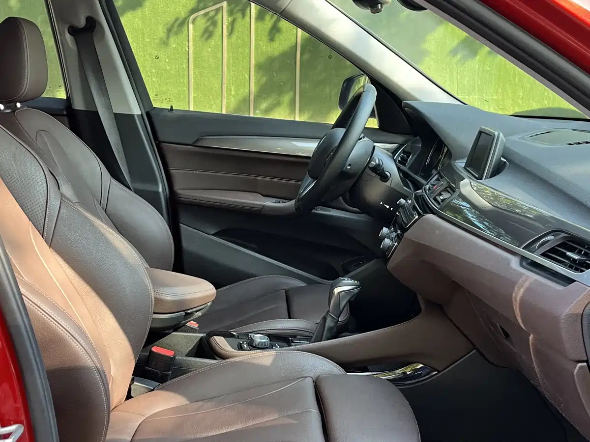 BMW X1 2019 sDrive18Li Premium Model фото 24