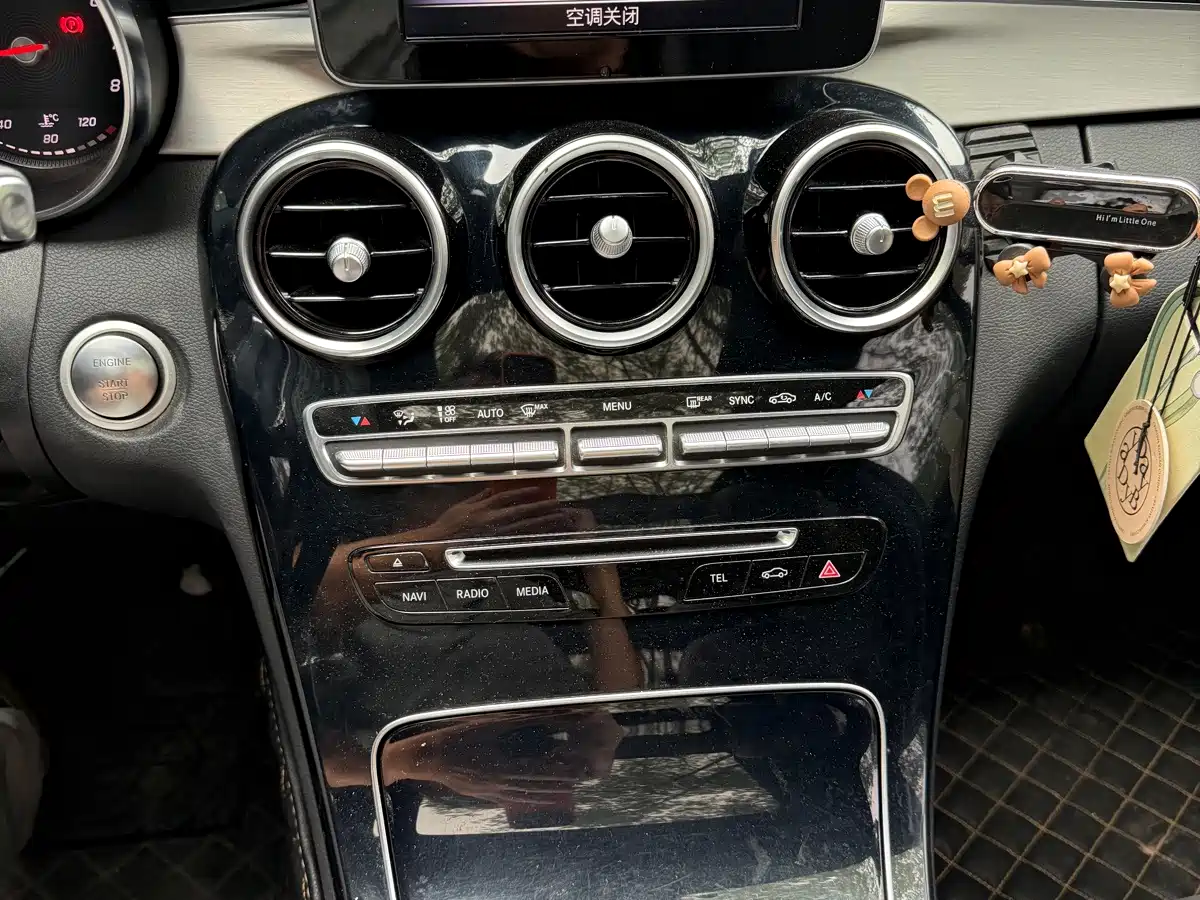 Photo 12 - Mercedes-Benz C-Class