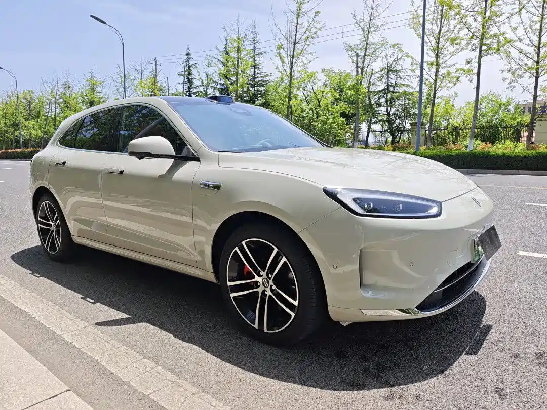 AITO Wenjie AITO M5 2025 Extended Range Ultra AWD фото 5