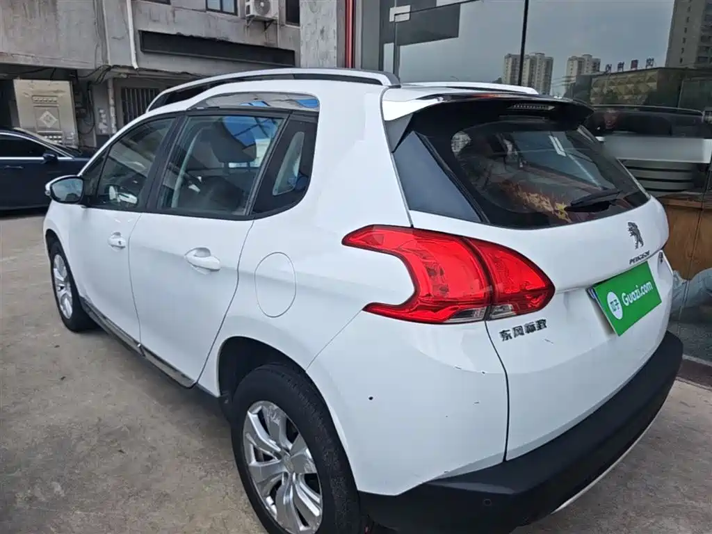 Peugeot 2008 2014 1.6L Automatic Fashion Edition фото 5