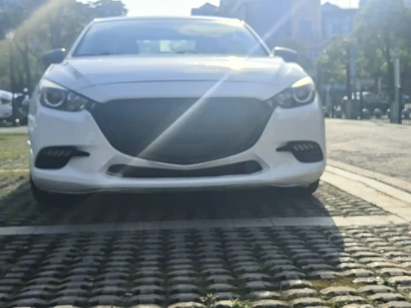 Photo 2 - Mazda Mazda 3