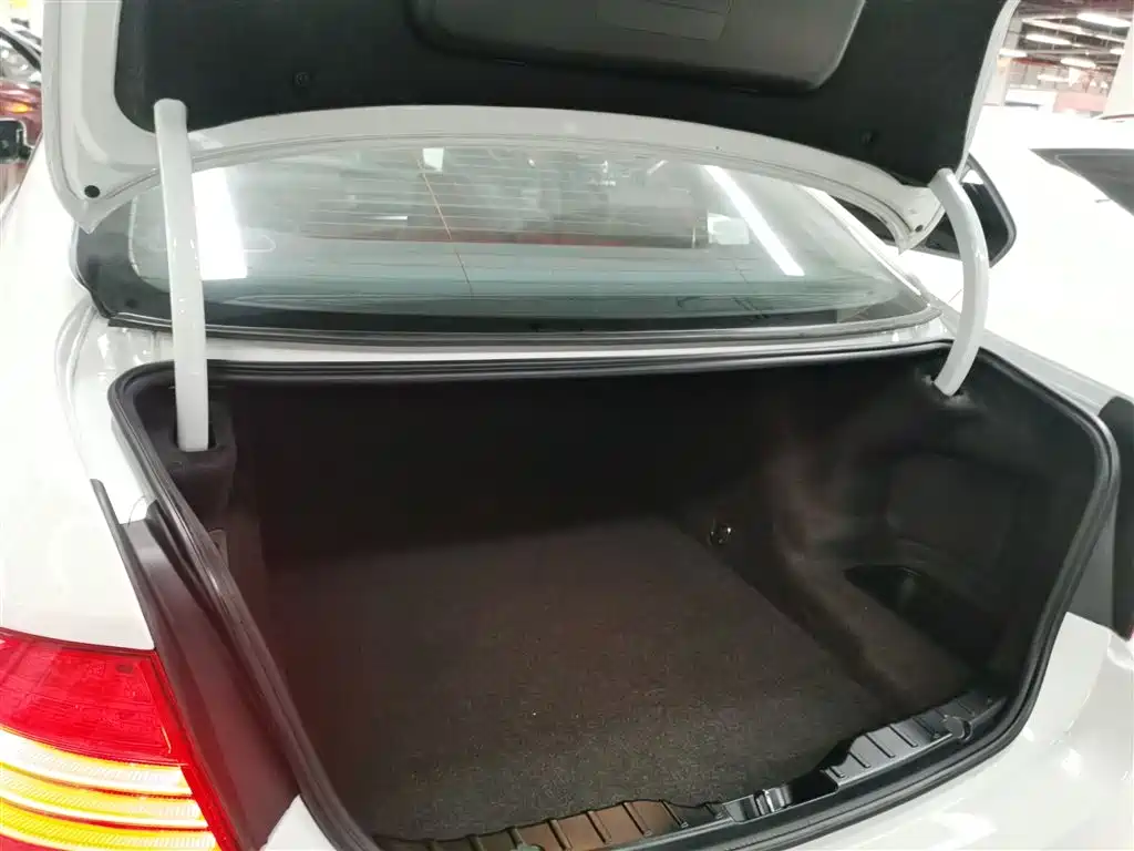 BMW 5 Series 2014 525Li Luxury Design Package фото 9