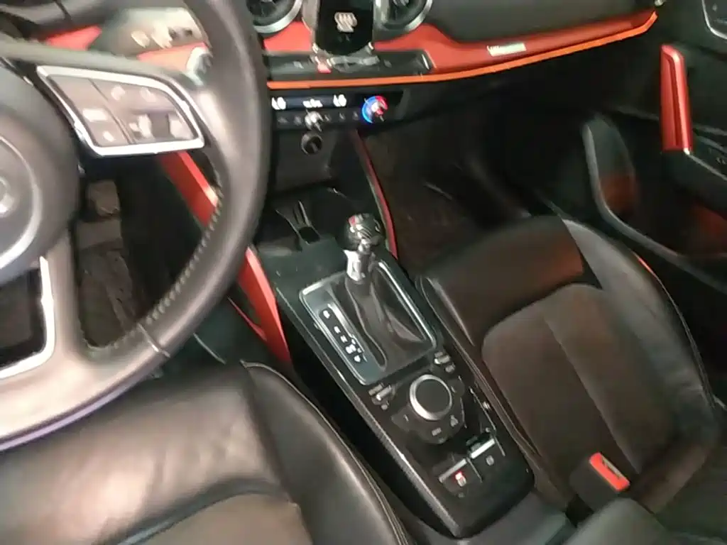 Фото 14 - Audi Q2L