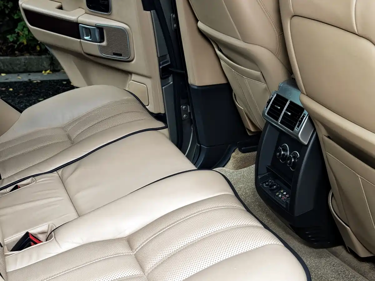 Photo 8 - Land Rover Range Rover