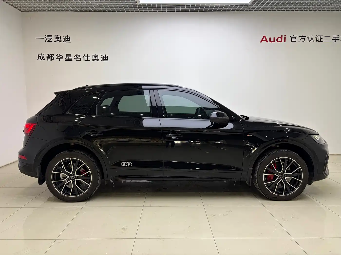 Audi Q5L 2025 45th Anniversary Edition 45 TFSI Luxury Sport фото 2