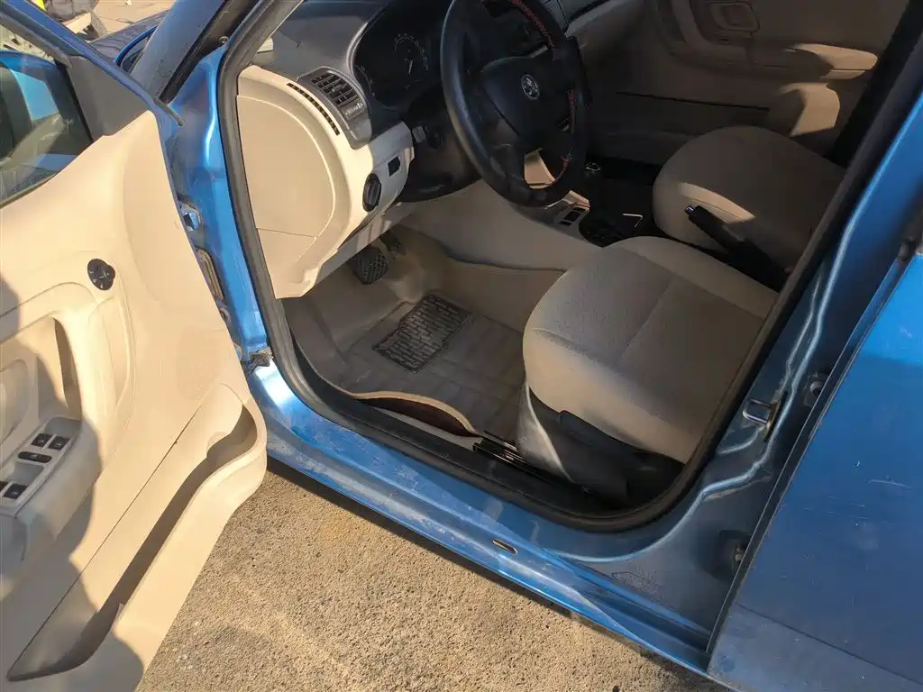 Škoda Fabia 2014 1.4L Automatic Crystal Edition фото 13