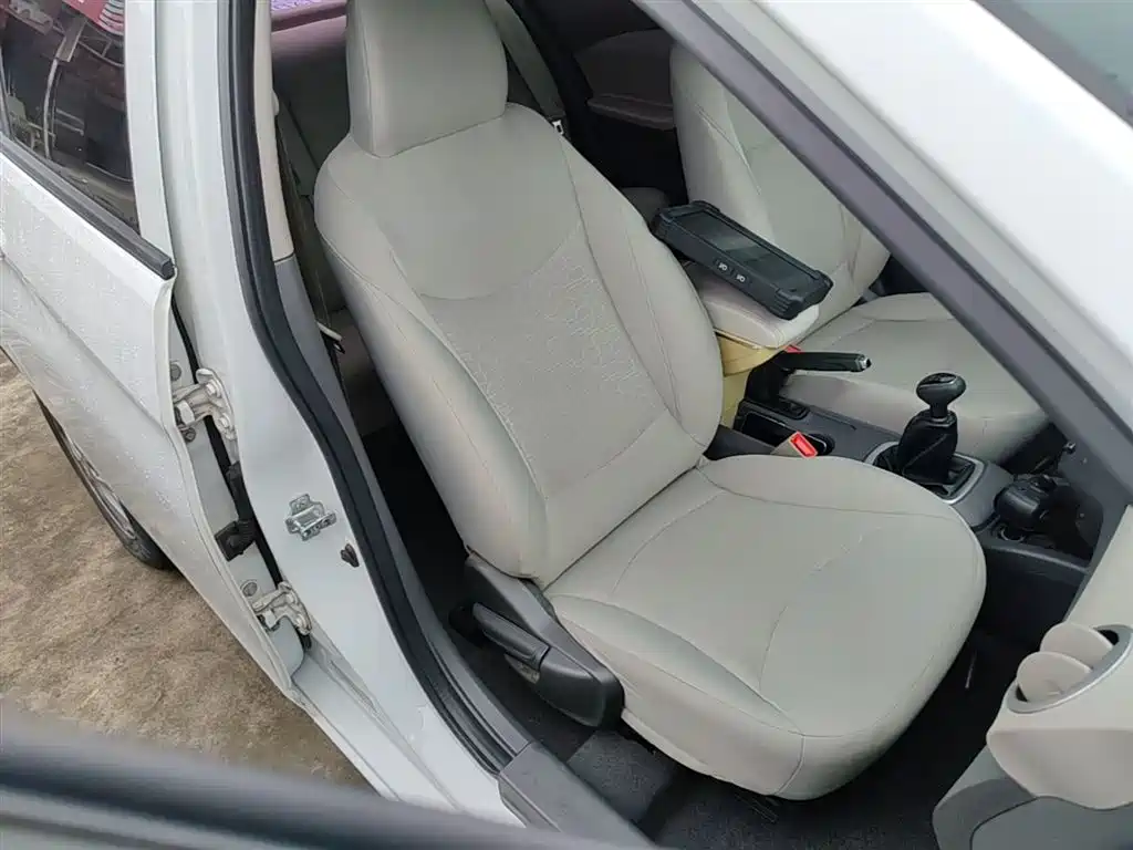 Chevrolet Sail 2015 Sail 3 1.5L Manual Ideal Sunroof Edition фото 25