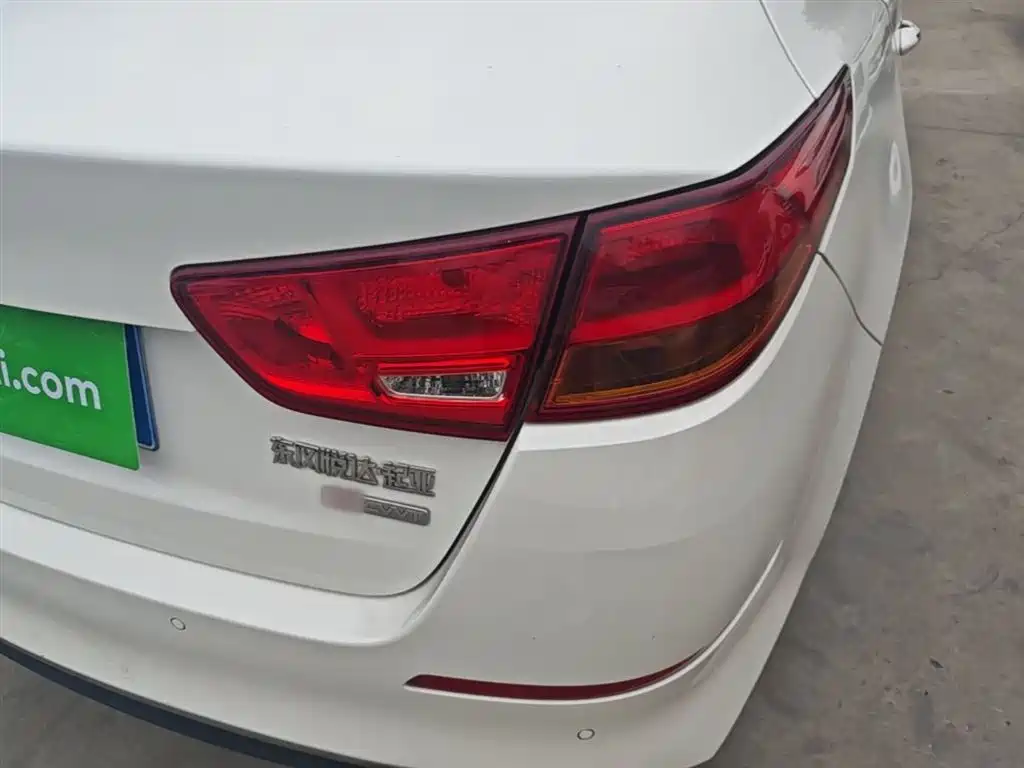 Kia K5 2015 2.0L Automatic LUX фото 8