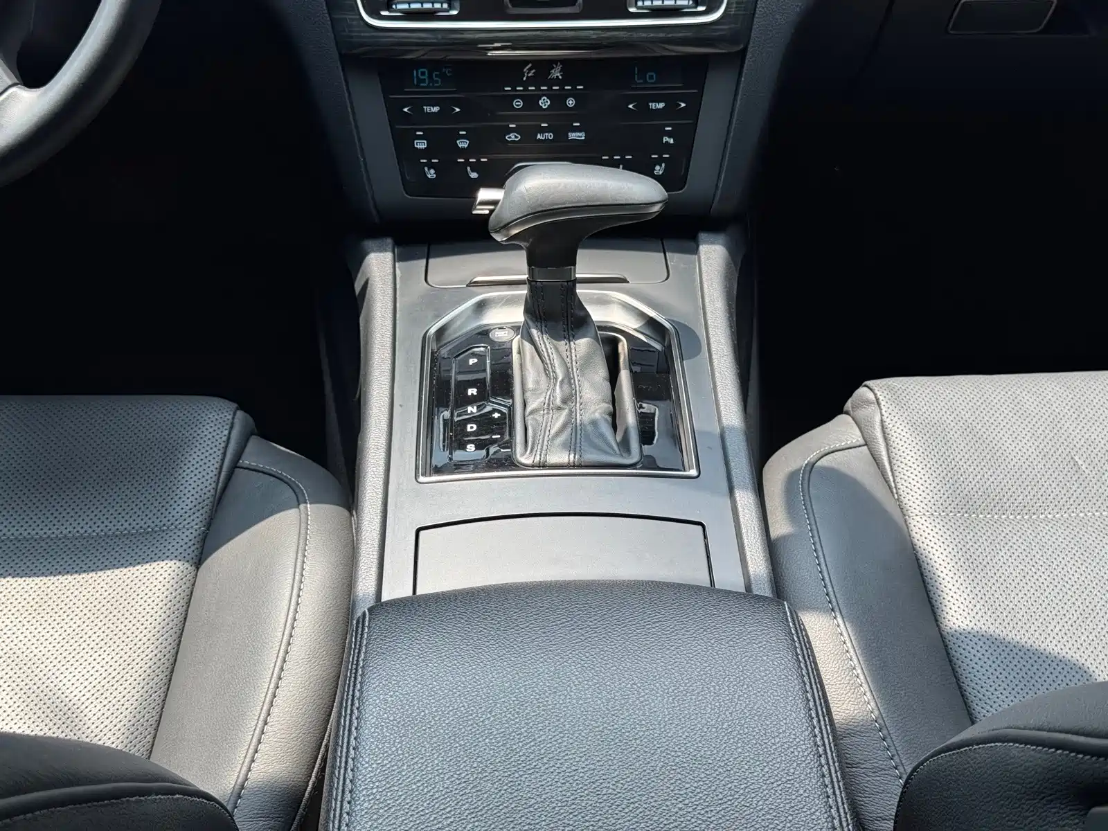 صورة 19 - Hongqi H7