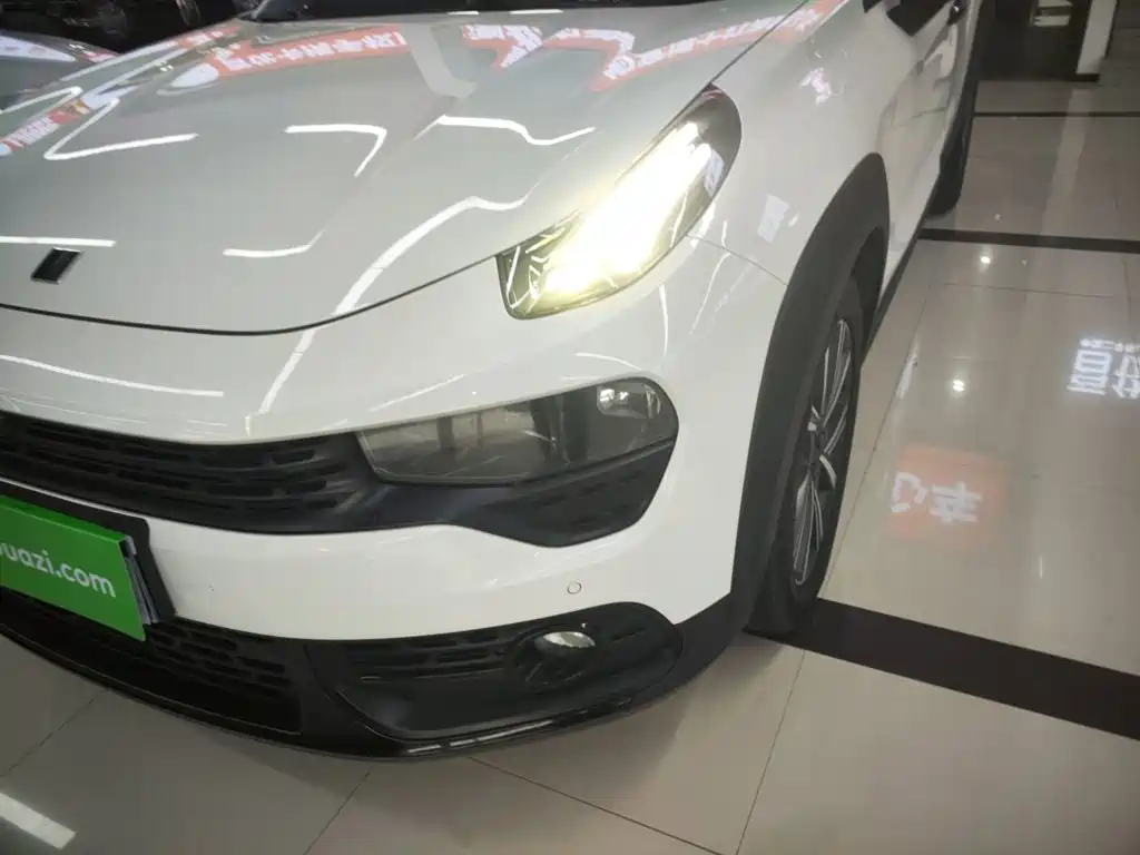 Фото 24 - Lynk & Co 02