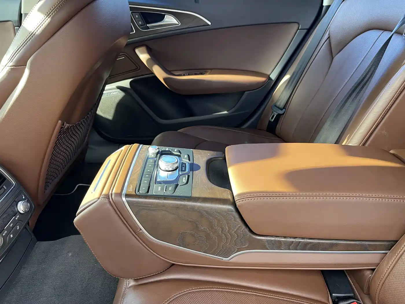 Фото 11 - Audi A6L
