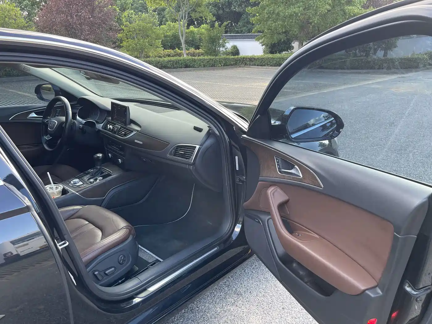 Фото 18 - Audi A6L