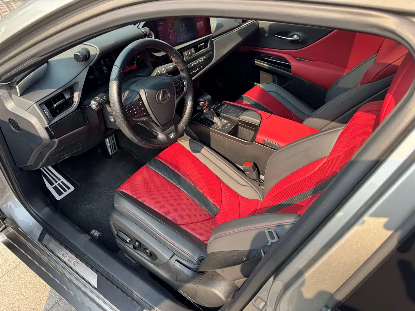 Lexus ES 2021 300h F SPORT фото 10