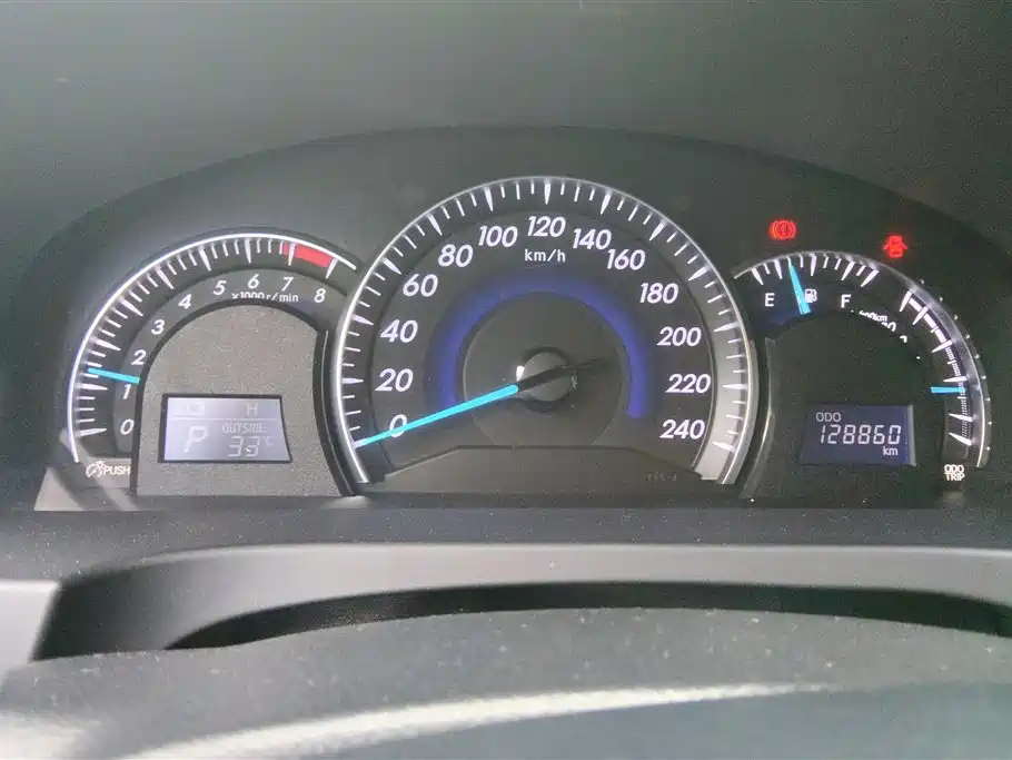 Toyota Camry 2015 2.0G Leading Edition фото 14