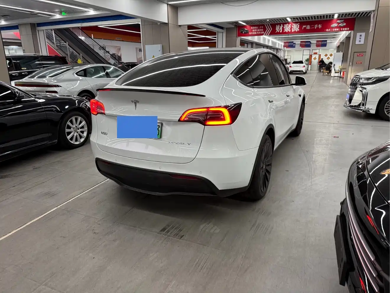 TESLA MODEL Y