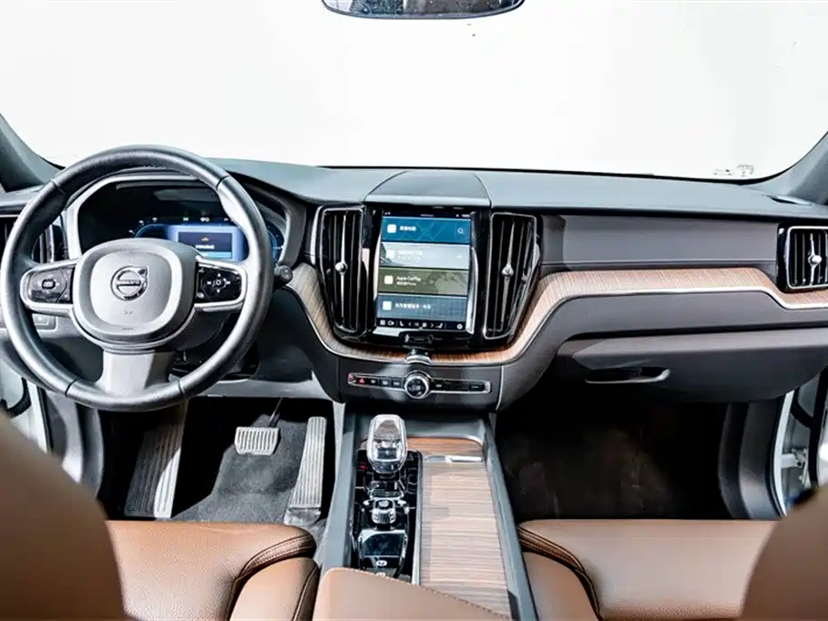 VOLVO XC60 PLUG IN HYBRID