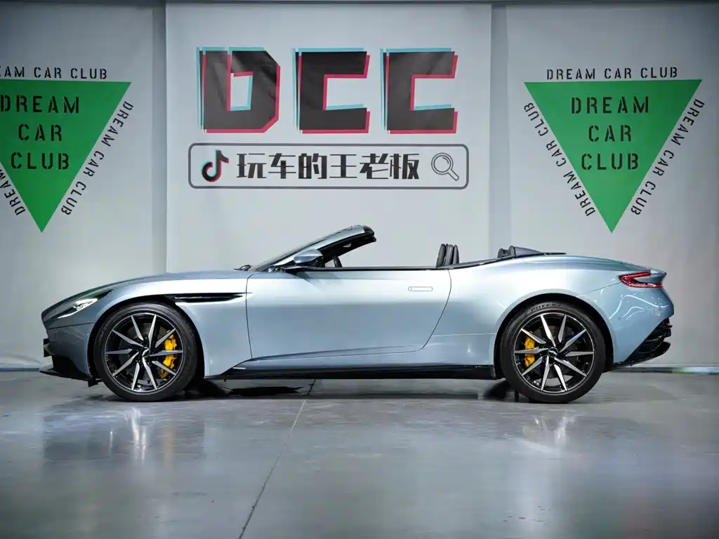 Фото 40 - Aston Martin DB11