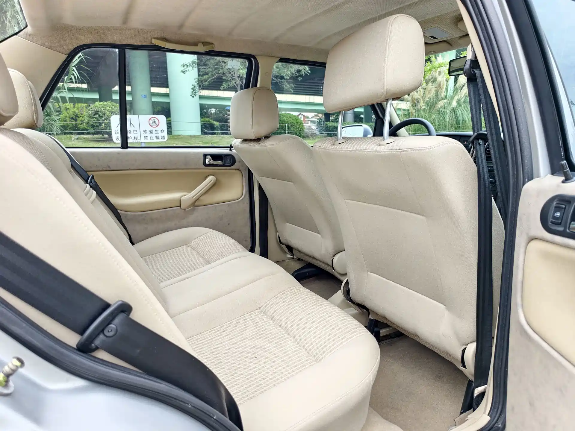 Photo 10 - Volkswagen Jetta