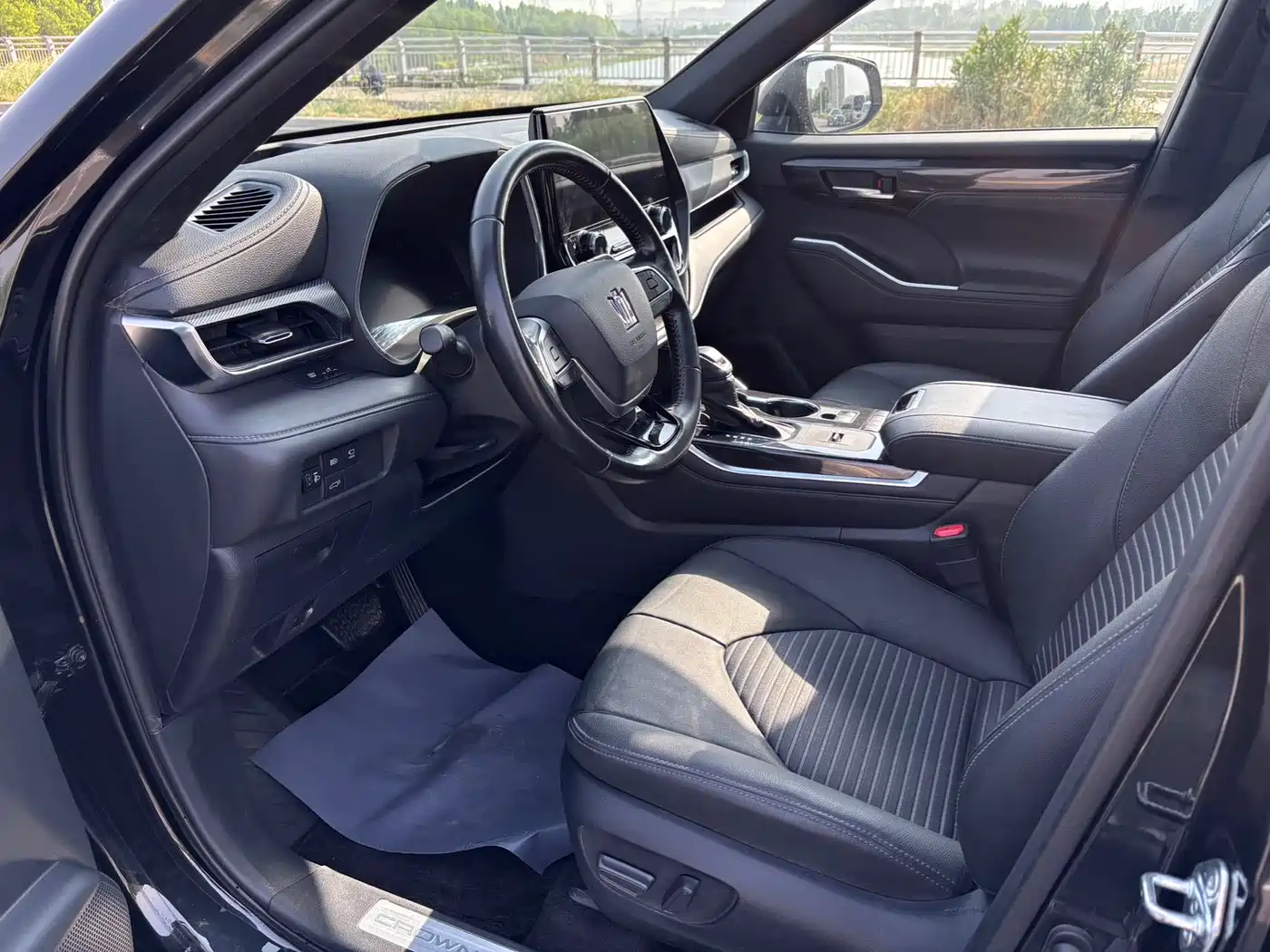 Toyota Crown Kluger 2021 2.5L HEV 4WD Premium фото 6