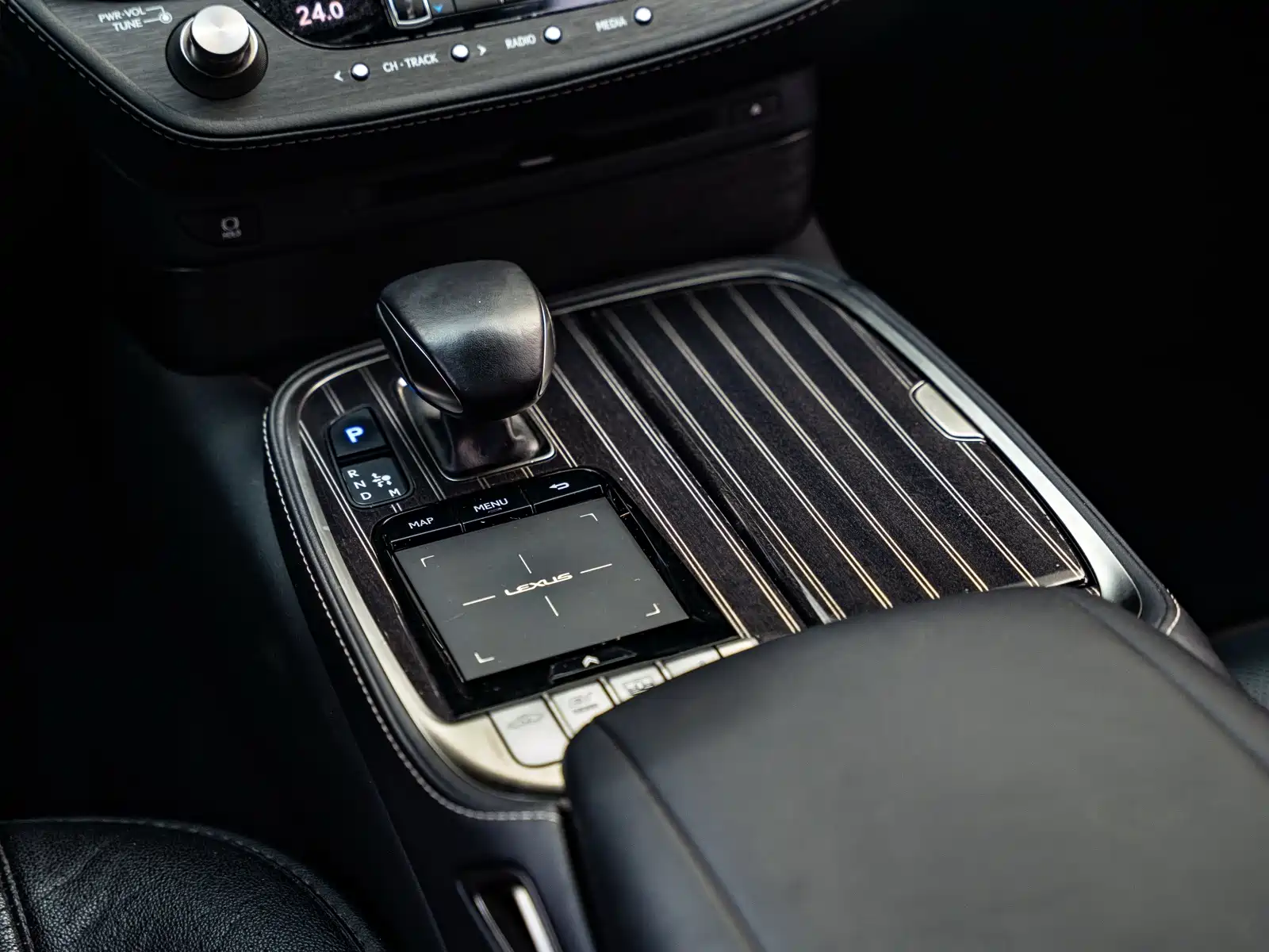 Фото 14 - Lexus LS