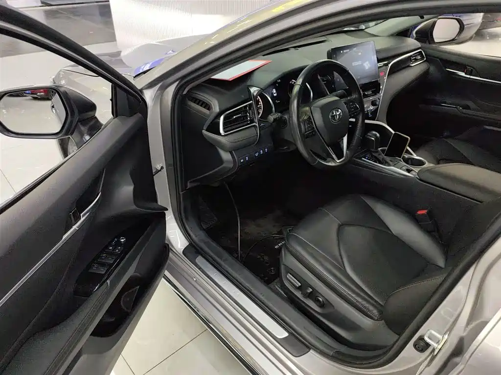 Toyota Camry 2023 2.0G Luxury Edition фото 16
