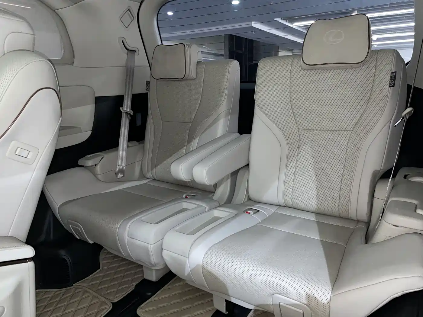 Lexus LM 2023 500h 6-Seater Prestige Edition фото 14