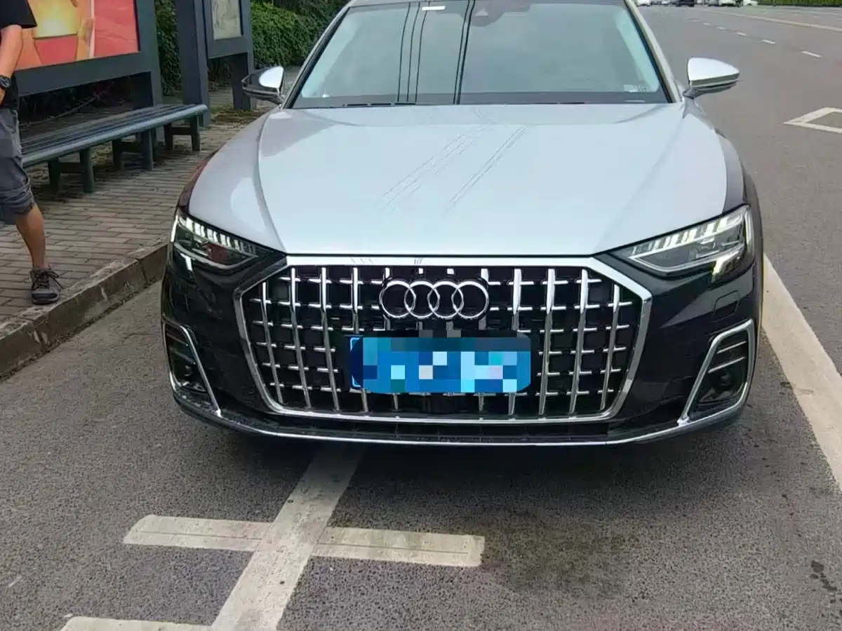 Photo 2 - Audi A8