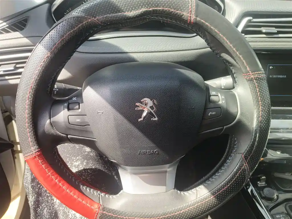Peugeot 308 2018 1.6L Auto Luxury Edition фото 3