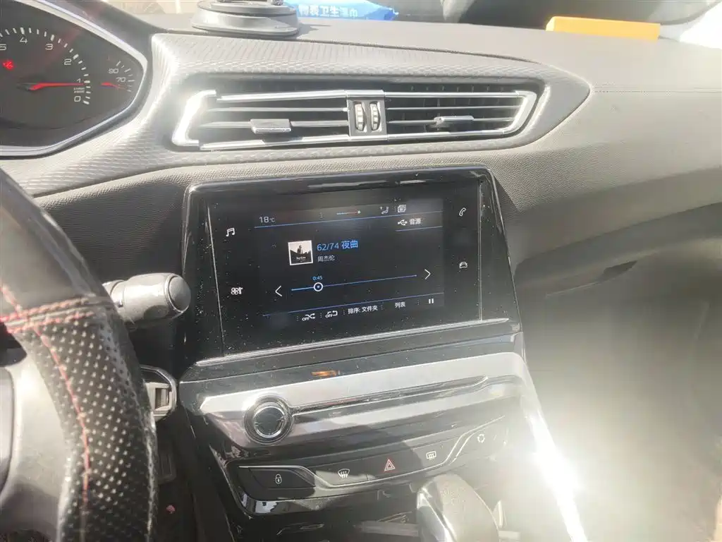 Peugeot 308 2018 1.6L Auto Luxury Edition фото 6