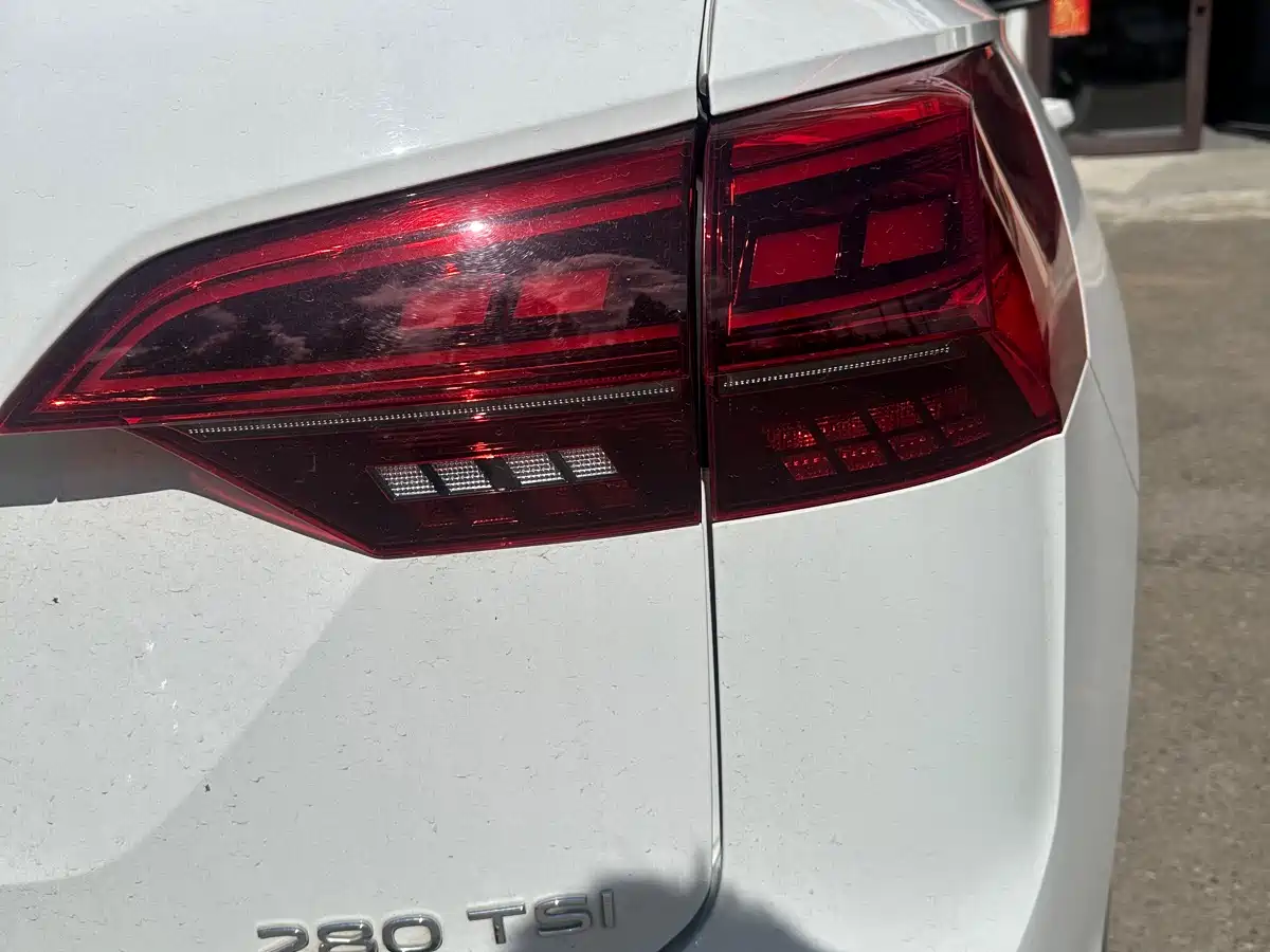 Volkswagen Tayron 2022 280TSI 2WD Luxury Smart Connect Edition фото 9