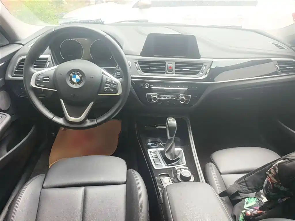 BMW 1 Series 2018 Facelift 118i Sport фото 16