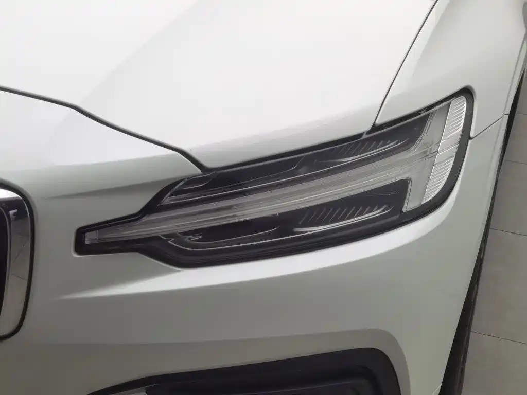 Фото 7 - Volvo S60