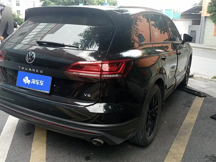 VOLKSWAGEN TOUAREG