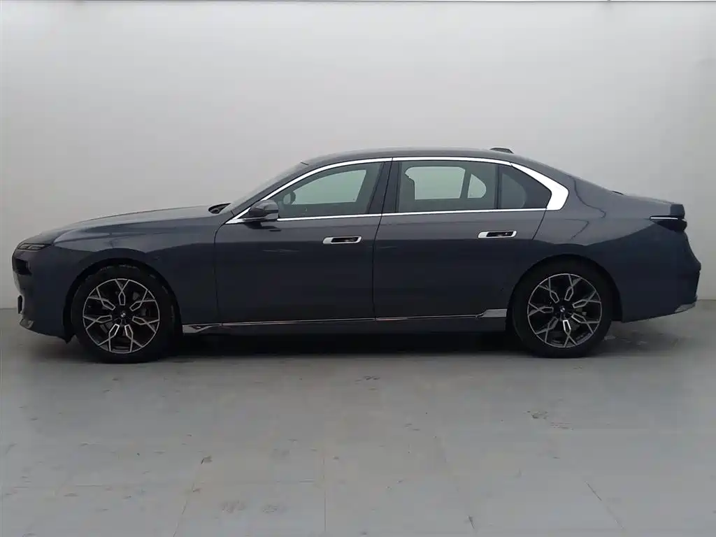 BMW 7 Series 2023 Model 735Li Luxury Package фото 3