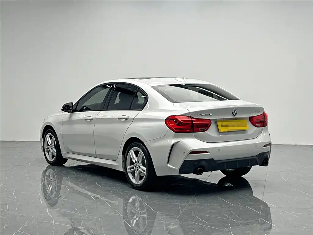 BMW 1 Series 2021 120i M Sport Shadow Edition фото 4