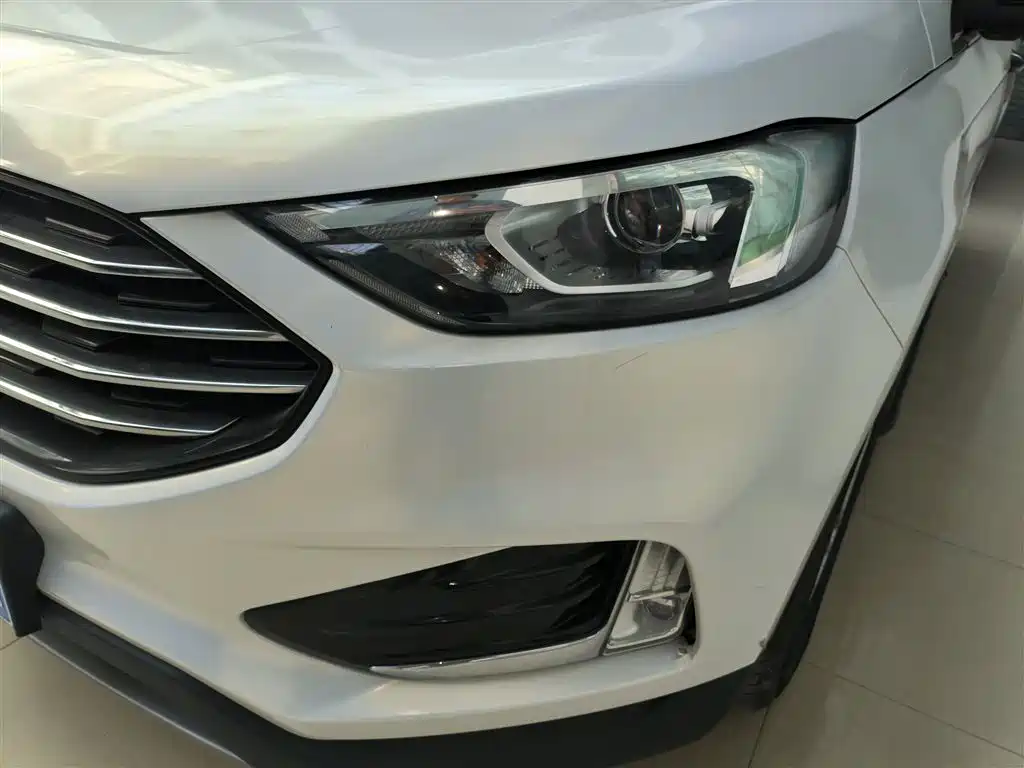 Фото 24 - Ford Edge