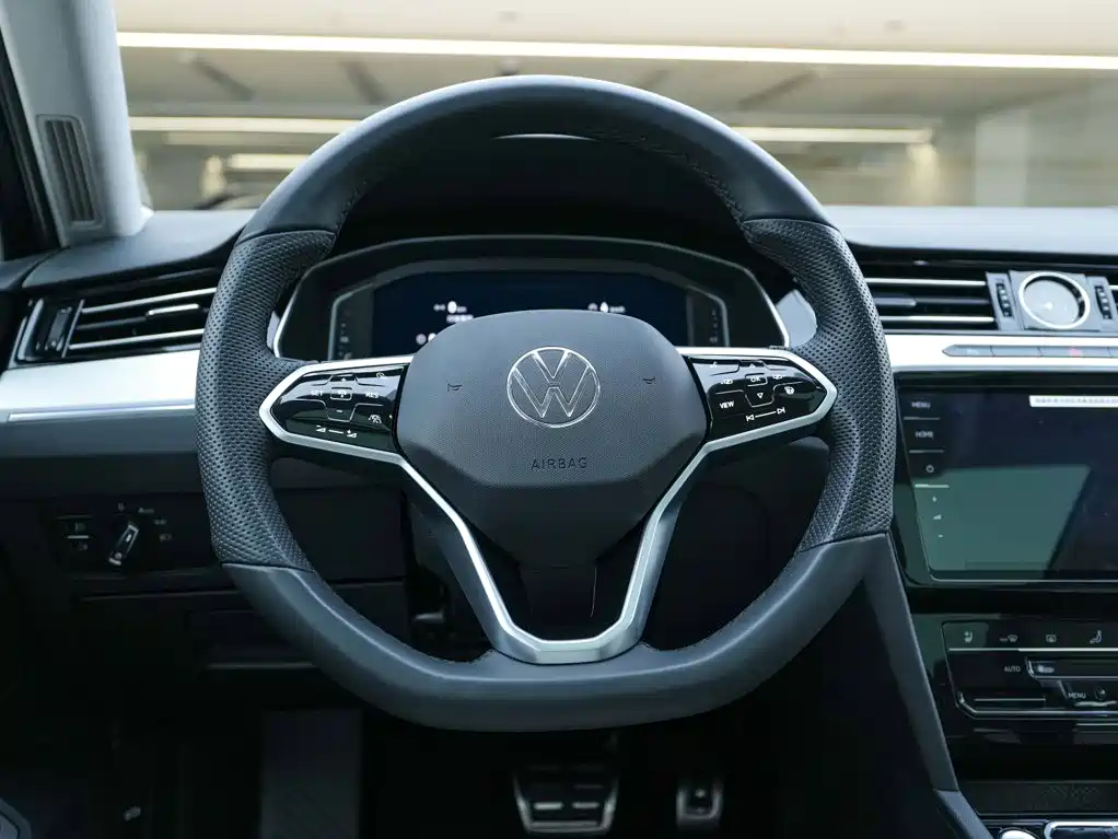 Volkswagen Magotan 2025 2025 Facelift Public Edition 330TSI DSG Luxury