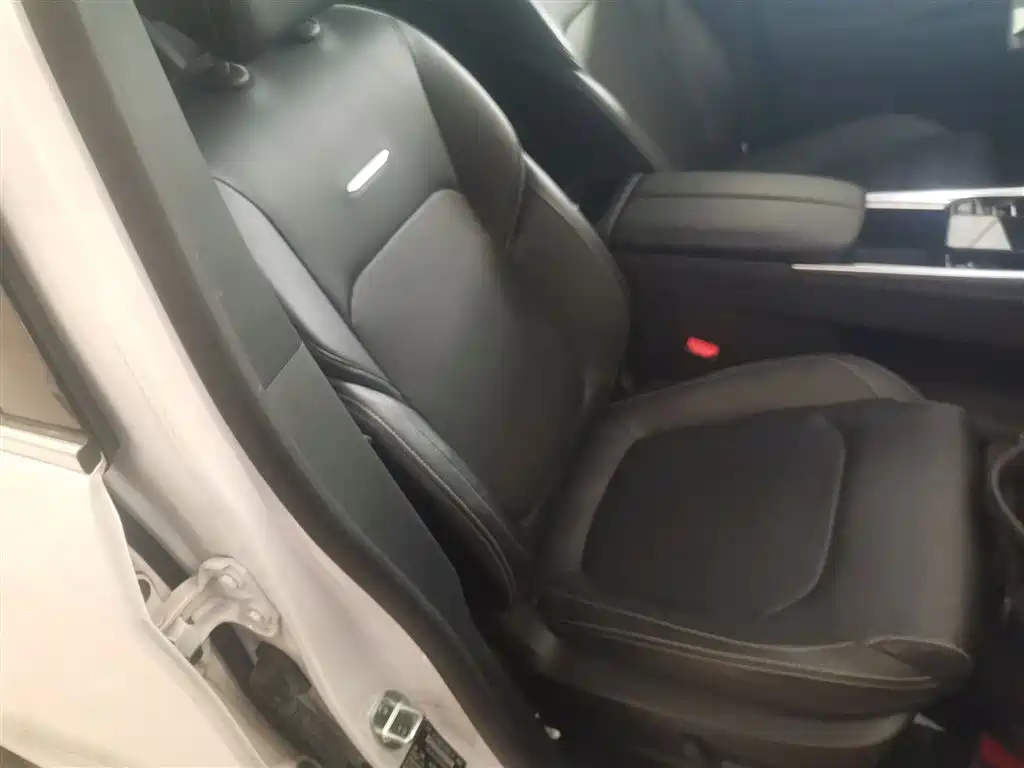 SAIC Maxus Maxus G50 2023 PLUS 1.5T Automatic Escort Edition фото 25