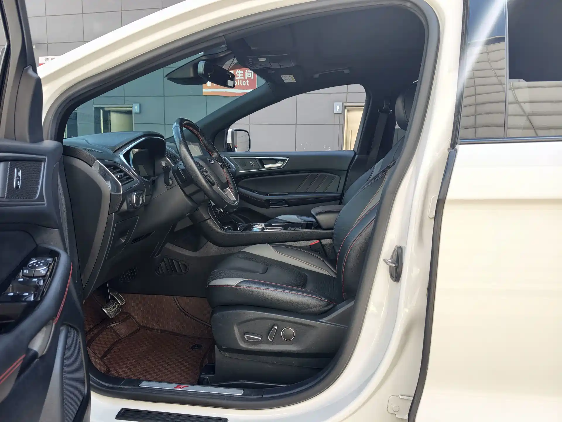 Фото 4 - Ford Edge
