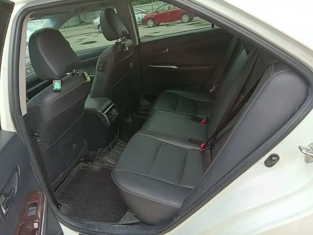 Фото 13 - Toyota Camry