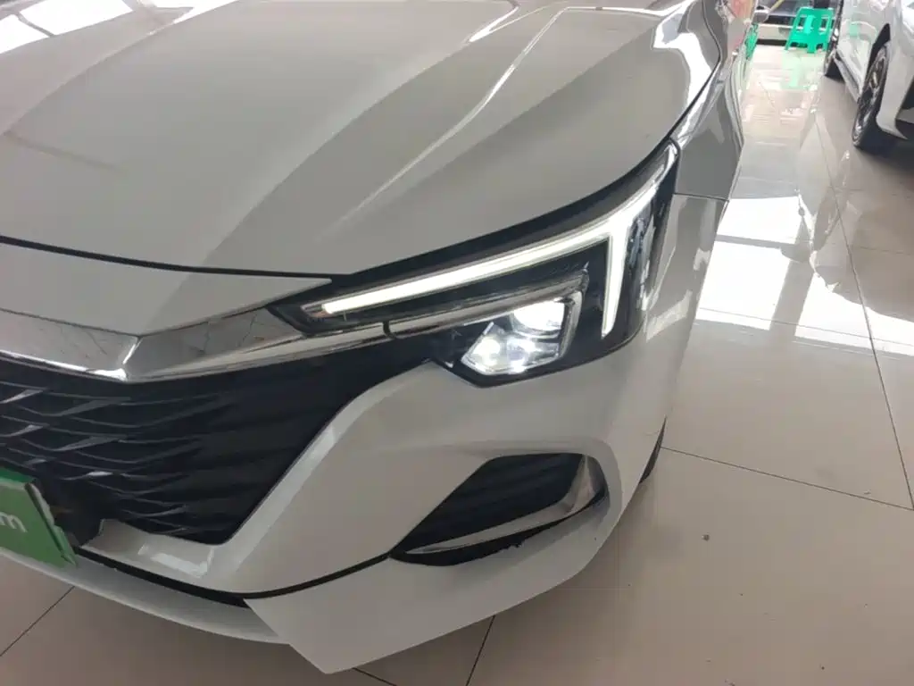 Фото 24 - Roewe i6 MAX EV