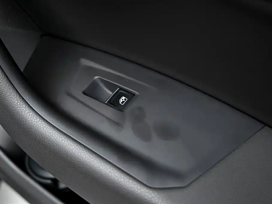 Volkswagen Touareg 2023 3.0TSI R-Line Classic Sports Package фото 31