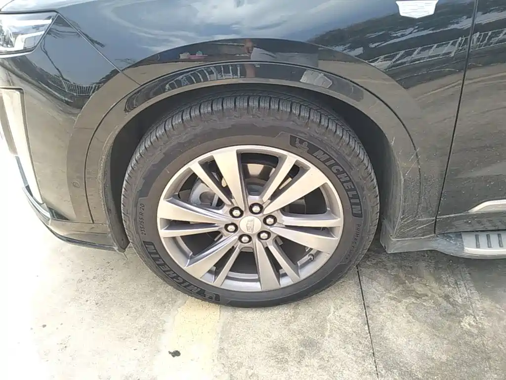 Photo 23 - Cadillac XT6